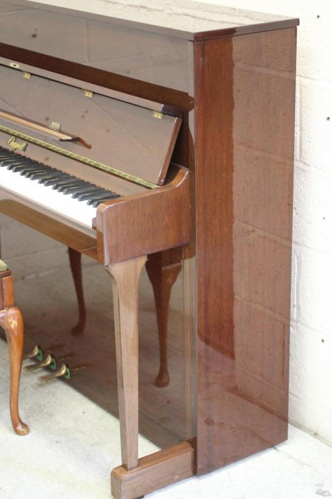 AN UPRIGHT MAHOGANY CASED PIANO BY CHAPPELL Image