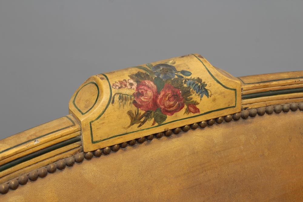 A REGENCY PAINTED MAHOGANY LIBRARY BERGERE Image