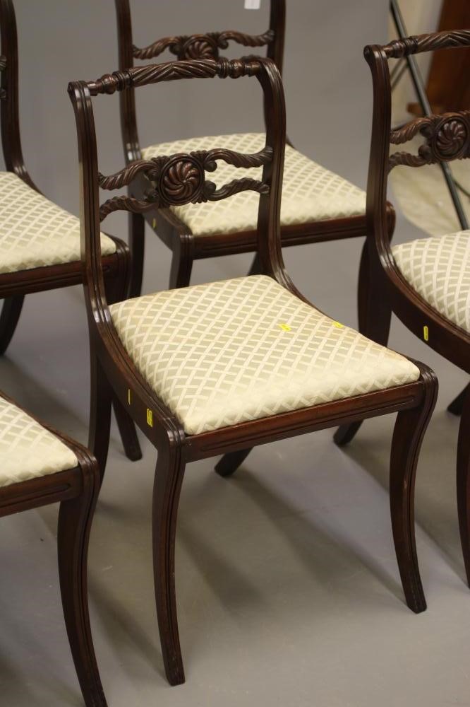 A SET OF SIX REGENCY MAHOGANY DINING CHAIRS Image