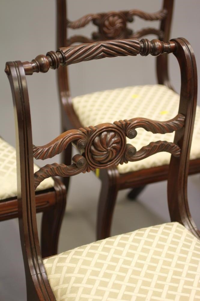 A SET OF SIX REGENCY MAHOGANY DINING CHAIRS Image