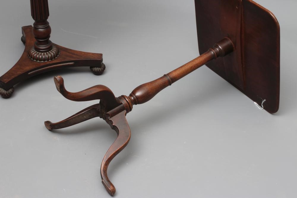 A REGENCY MAHOGANY READING TABLE Image