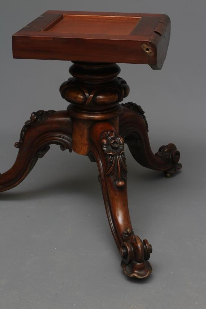A VICTORIAN BURR WALNUT CENTRE TABLE Image