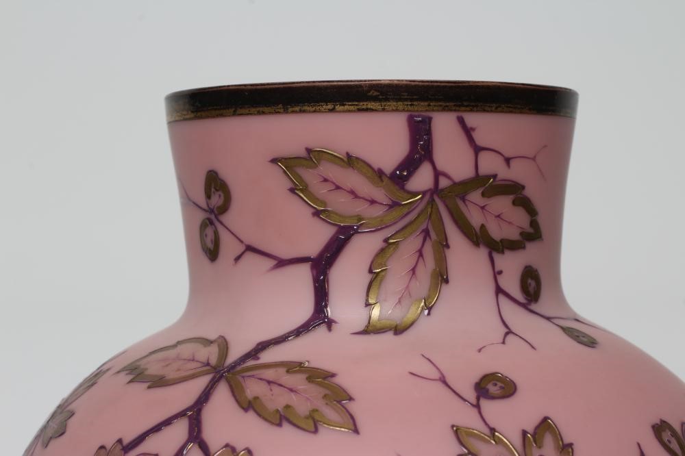 A PALLME KÖNIG SHADED PINK SATIN GLASS VASE Image