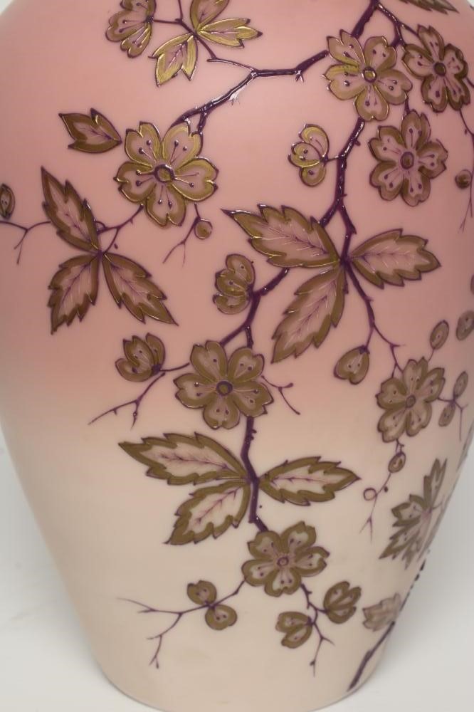 A PALLME KÖNIG SHADED PINK SATIN GLASS VASE Image