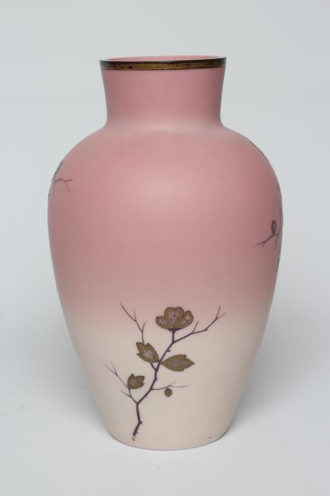 A PALLME KÖNIG SHADED PINK SATIN GLASS VASE Image