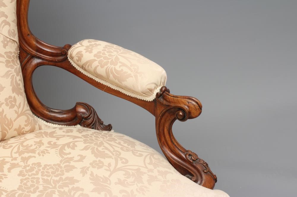 A VICTORIAN WALNUT SHOW FRAME SALON CHAIR Image