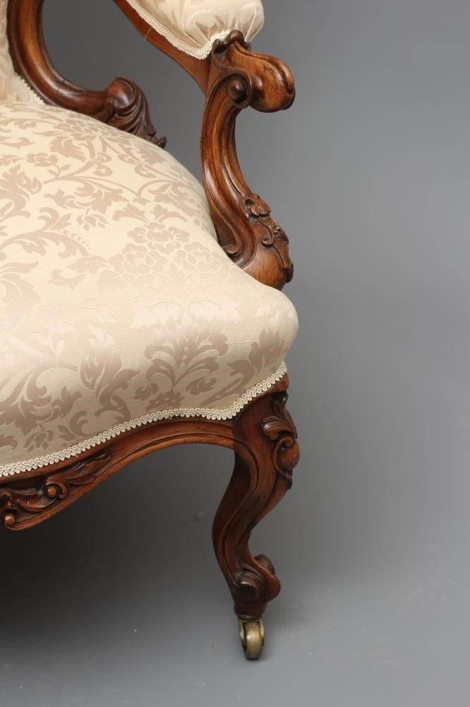 A VICTORIAN WALNUT SHOW FRAME SALON CHAIR Image
