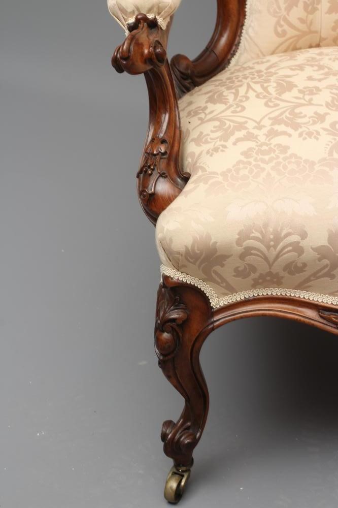 A VICTORIAN WALNUT SHOW FRAME SALON CHAIR Image