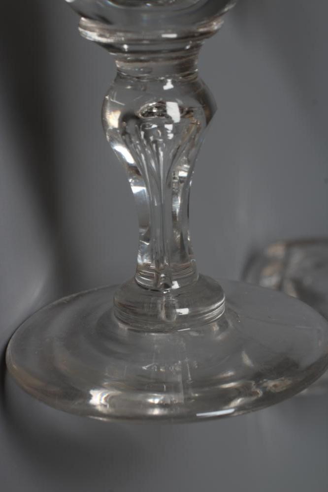 A RICHARDSON'S PATENT CLEAR GLASS QUARTER GILL MEASURE Image