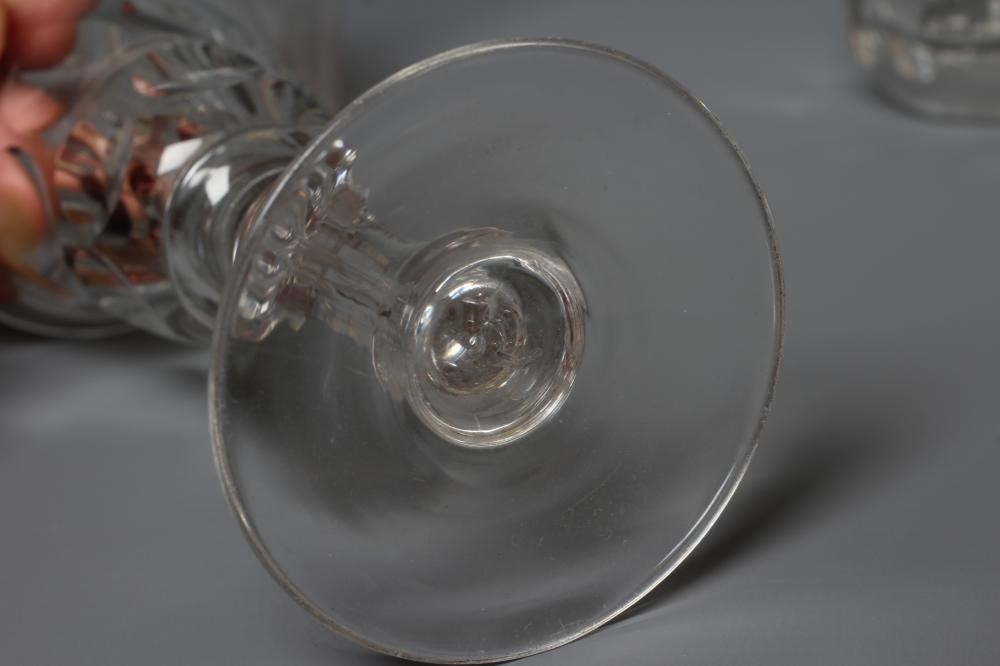 A RICHARDSON'S PATENT CLEAR GLASS QUARTER GILL MEASURE Image