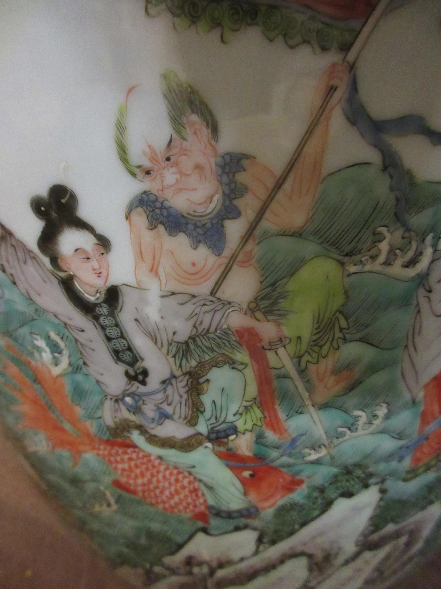 A CHINESE PORCELAIN FAMILLE VERTE LARGE ALCOVE ROULEAU VASE painted with a continuous narrative with Image