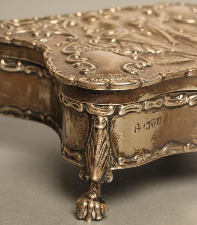 AN EDWARDIAN SILVER DRESSING TABLE BOX Image