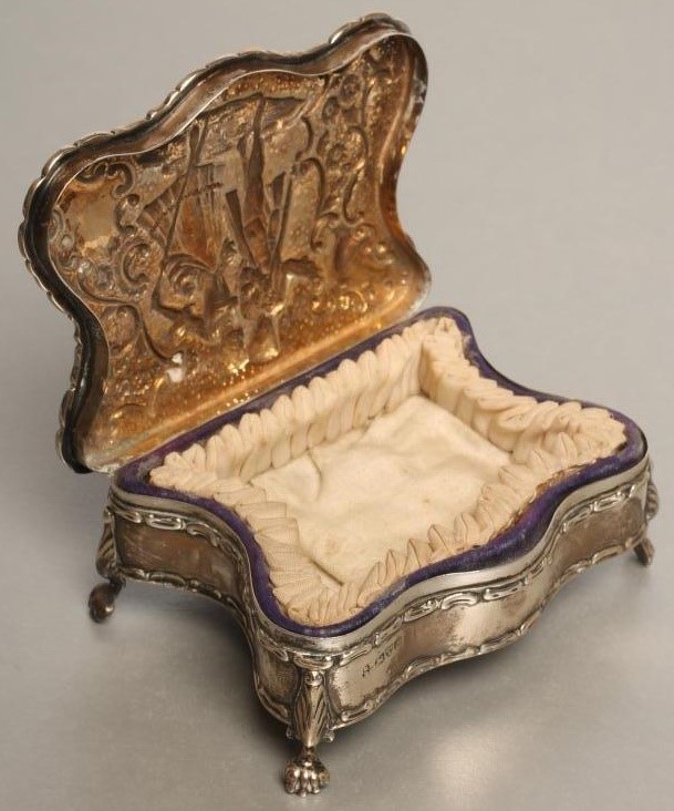 AN EDWARDIAN SILVER DRESSING TABLE BOX Image