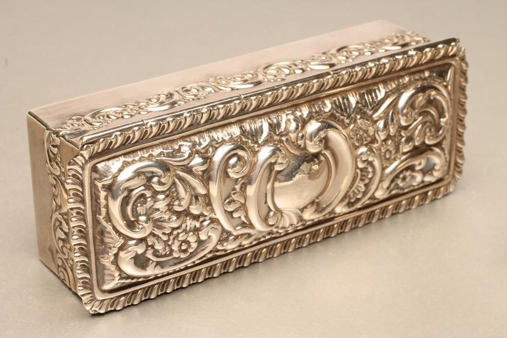 A SILVER RING CASE Image
