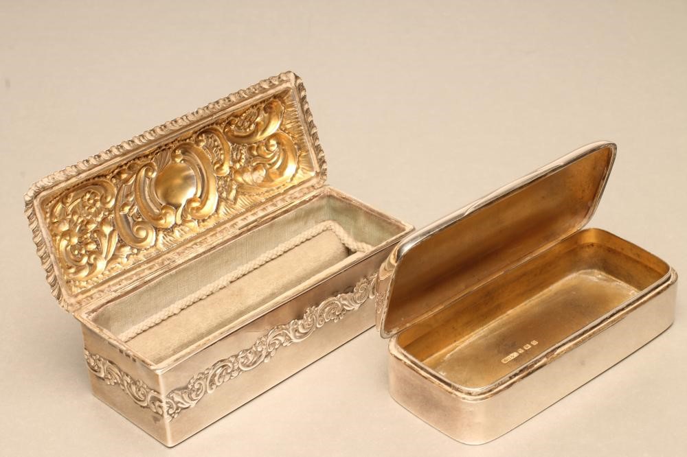 A SILVER RING CASE Image