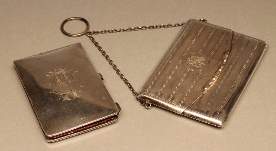 A LADY'S SILVER VISITING CARD CASE Image
