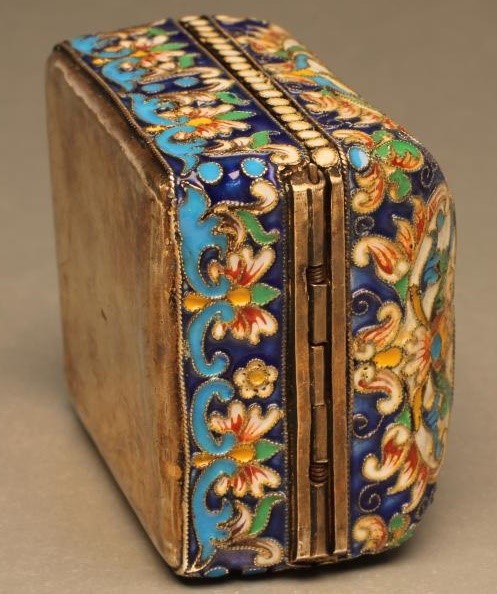 A CONTINENTAL SILVER GILT AND CLOISONNE ENAMEL BOX Image