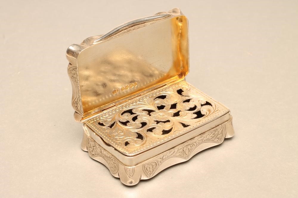 A VICTORIAN SILVER VINAIGRETTE Image