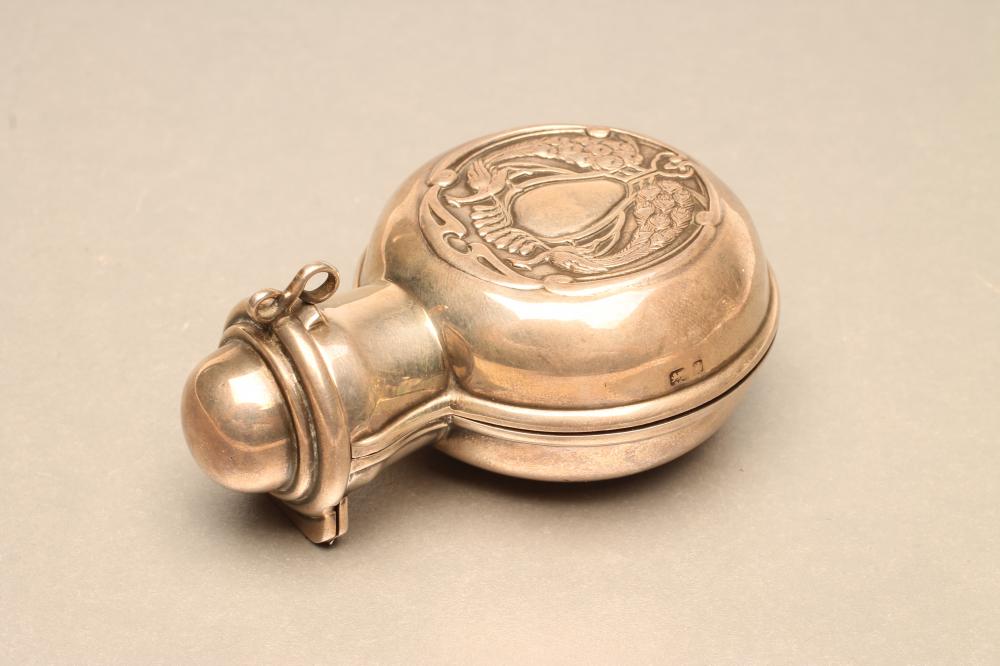 AN EDWARDIAN ART NOUVEAU SILVER SCENT BOTTLE CASE Image