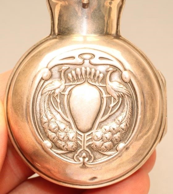 AN EDWARDIAN ART NOUVEAU SILVER SCENT BOTTLE CASE Image