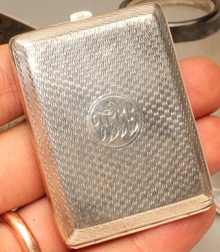 AN EDWARDIAN SILVER MOUNTED CLEAR GLASS NOVELTY "BOOT" VESTA HOLDER with silver collar Image