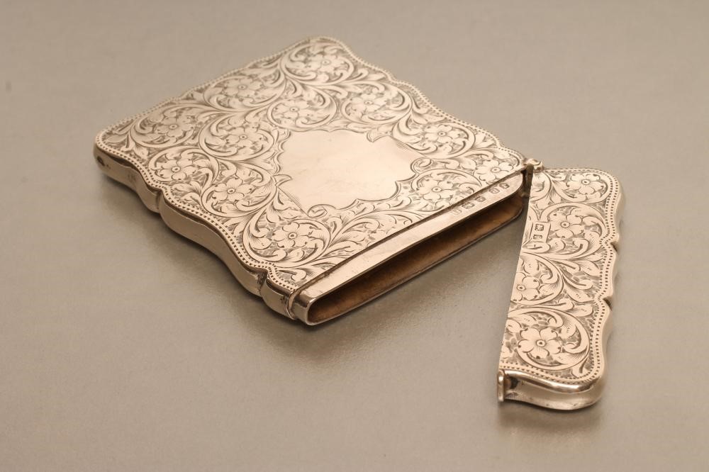 AN EDWARDIAN SILVER VISITING CARD CASE Image