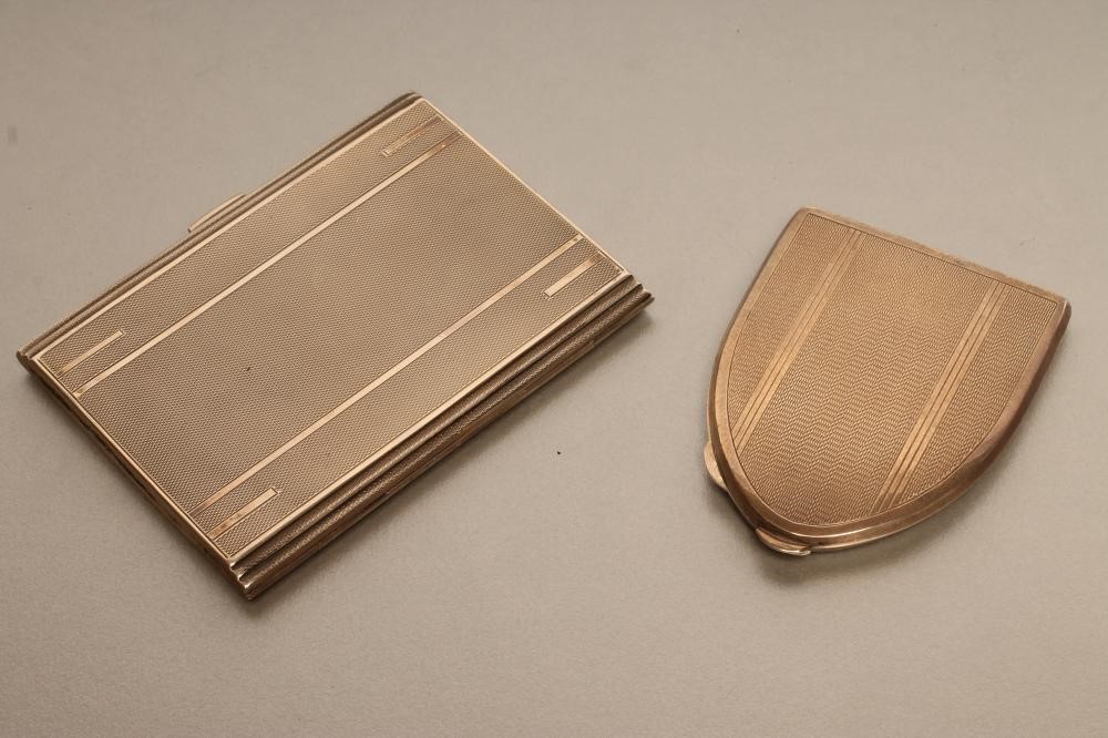 AN ART DECO SILVER CIGARETTE CASE Image