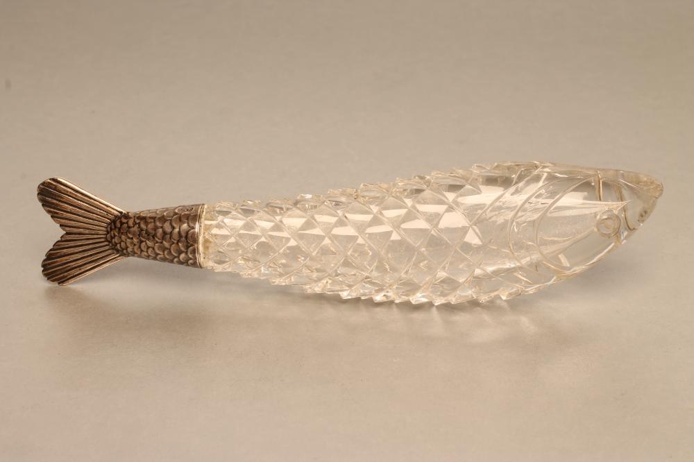A VICTORIAN SILVER MOUNTED WEBB CRYSTAL NOVELTY FISH SCENT BOTTLE Image