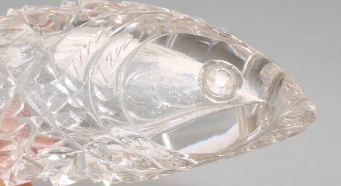 A VICTORIAN SILVER MOUNTED WEBB CRYSTAL NOVELTY FISH SCENT BOTTLE Image