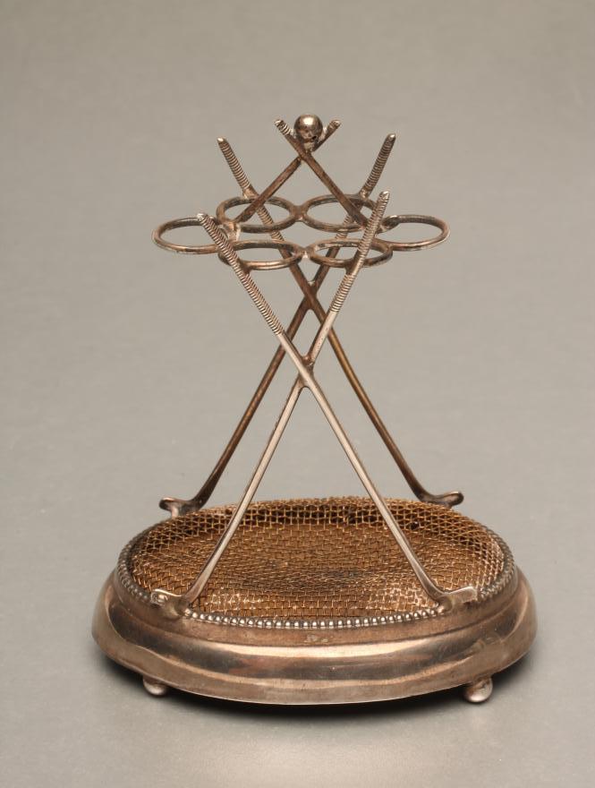 AN EDWARDIAN SILVER NOVELTY HAT PIN HOLDER Image