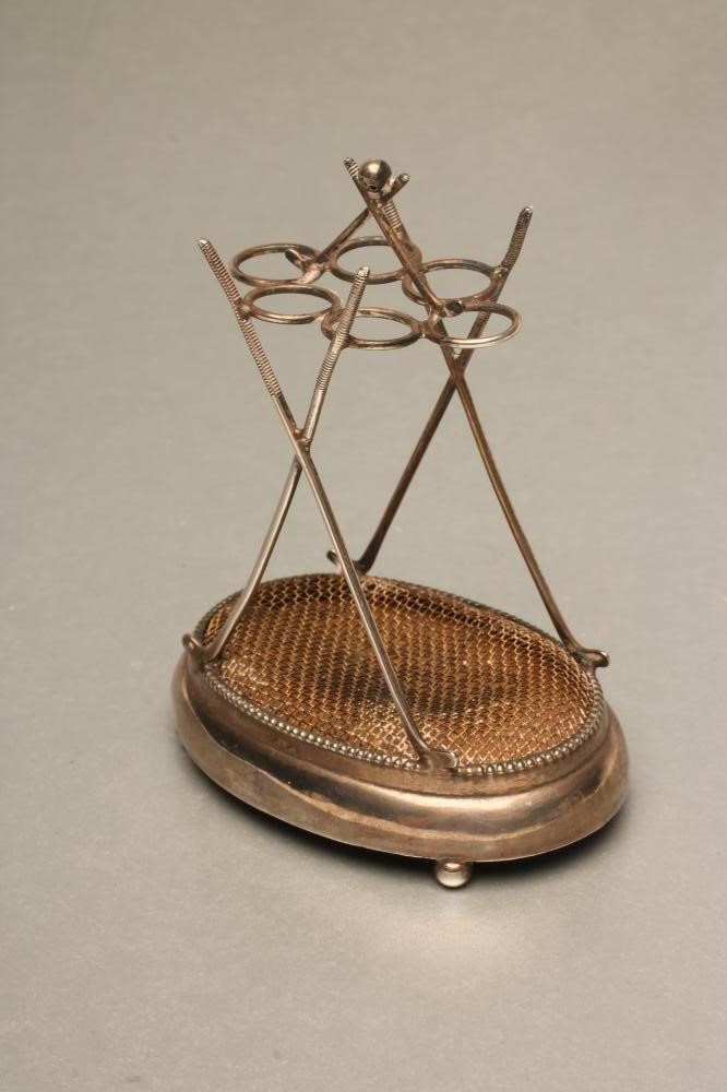 AN EDWARDIAN SILVER NOVELTY HAT PIN HOLDER Image