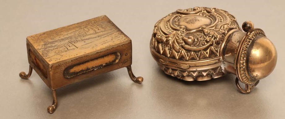 A LATE VICTORIAN SILVER SCENT BOTTLE CASE Image