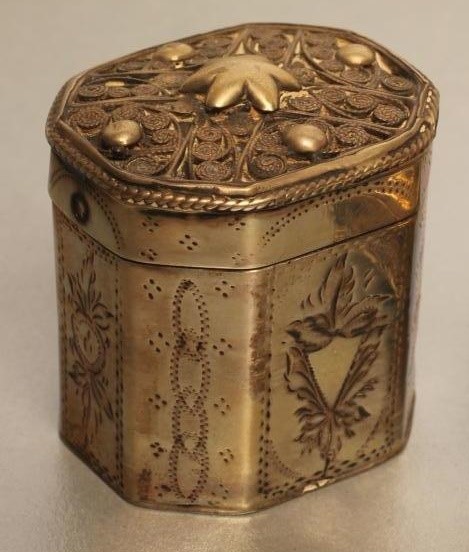 A DUTCH BOX AND COVER Image