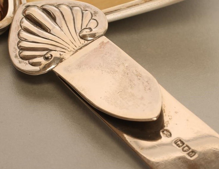 AN EDWARDIAN SILVER CIGAR CASE Image