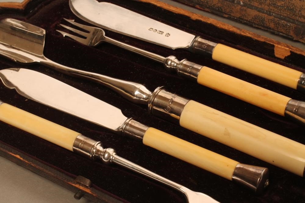 A VICTORIAN FIVE PIECE SILVER SERVING SET Image