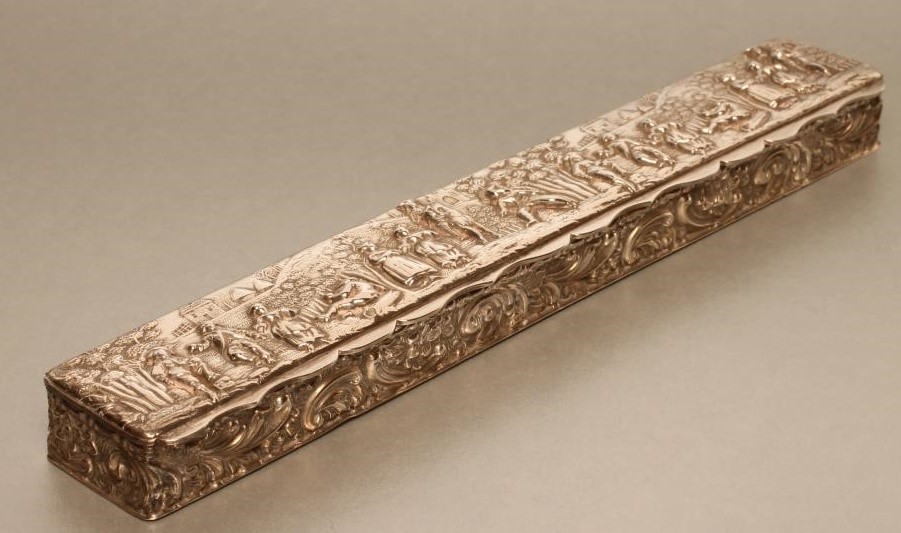 AN EDWARDIAN SILVER MULTIPLE RING BOX Image