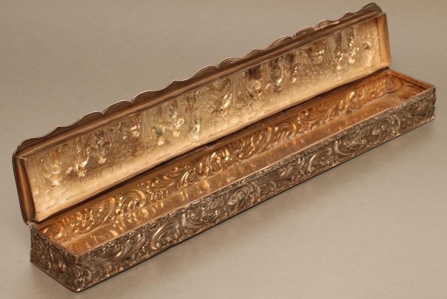 AN EDWARDIAN SILVER MULTIPLE RING BOX Image