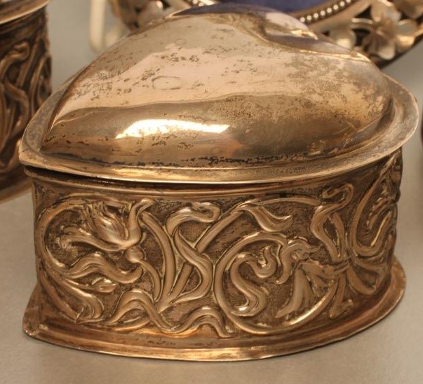 A PAIR OF EDWARDIAN SILVER PHOTOGRAPH FRAMES Image