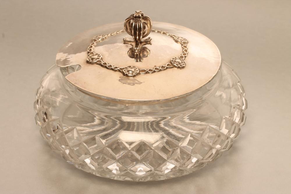 AN ARTS AND CRAFTS SILVER PRESERVE DISH Image