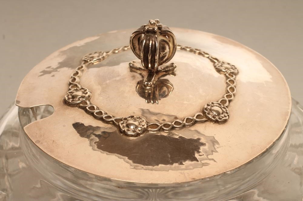 AN ARTS AND CRAFTS SILVER PRESERVE DISH Image