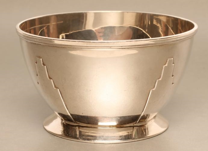 AN ART DECO SILVER BOWL Image