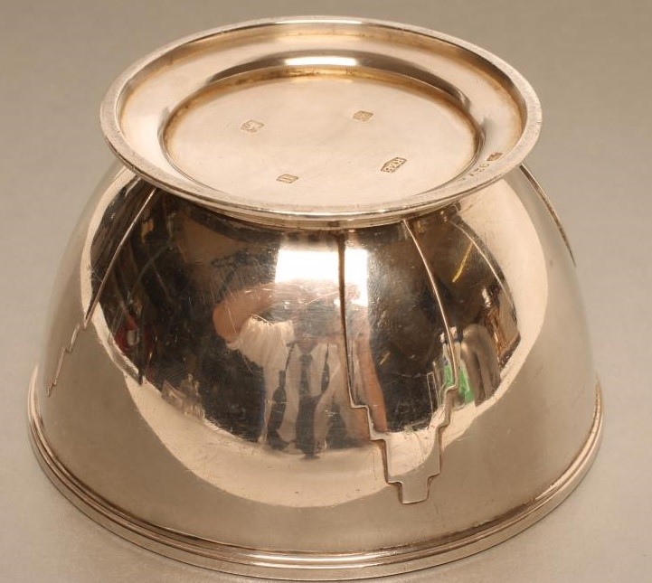AN ART DECO SILVER BOWL Image