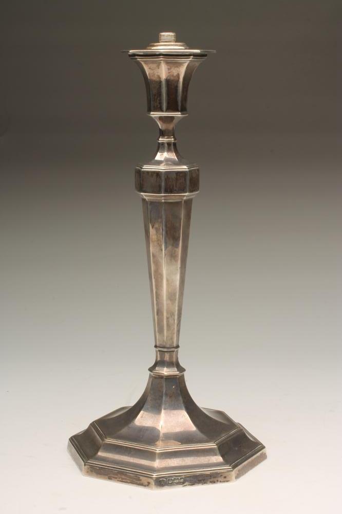 AN ART DECO SILVER ELECTRIC TABLE LAMP BASE Image