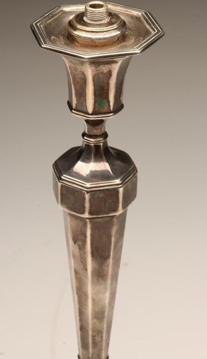 AN ART DECO SILVER ELECTRIC TABLE LAMP BASE Image