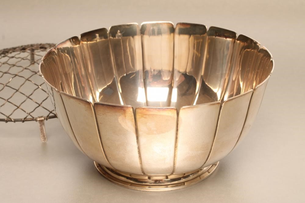 A SILVER ROSE BOWL Image