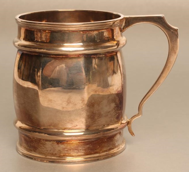 AN ART DECO SILVER MUG Image