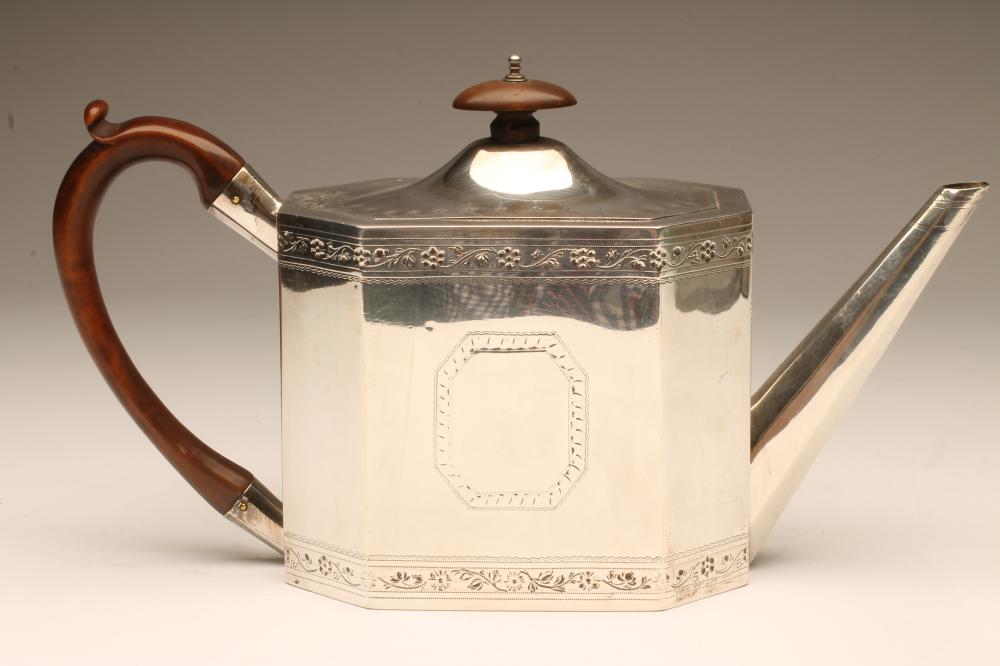 A LATE GEORGE III SILVER TEAPOT Image