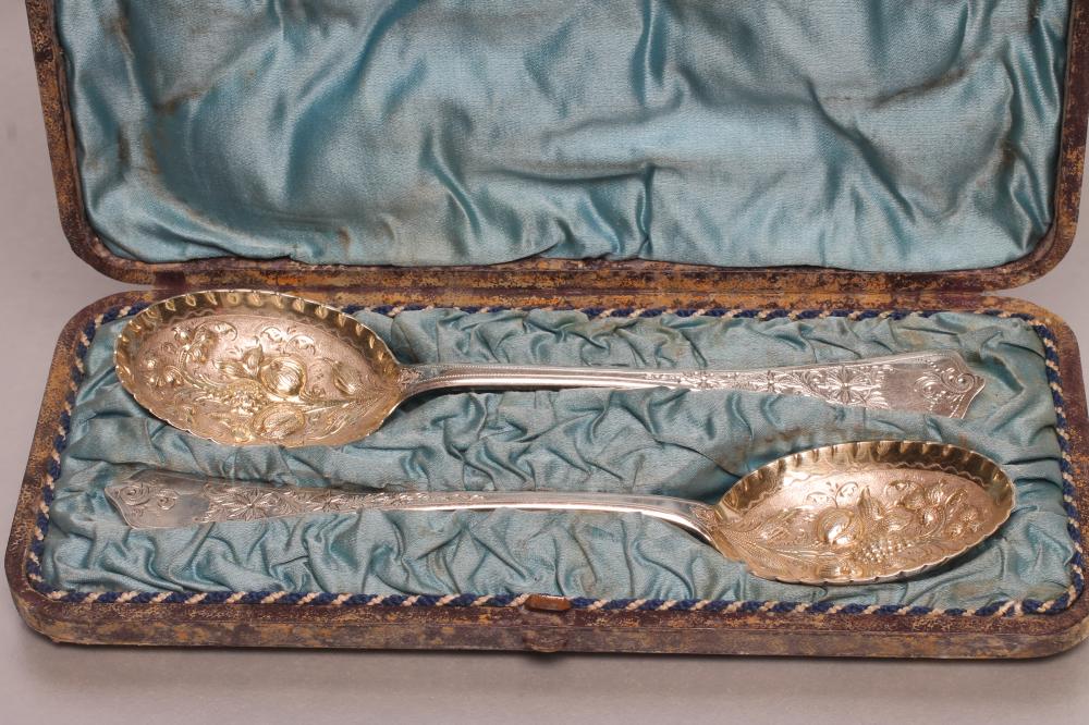 A PAIR OF GEORGE IV SILVER DOG NOSE TABLESPOONS Image