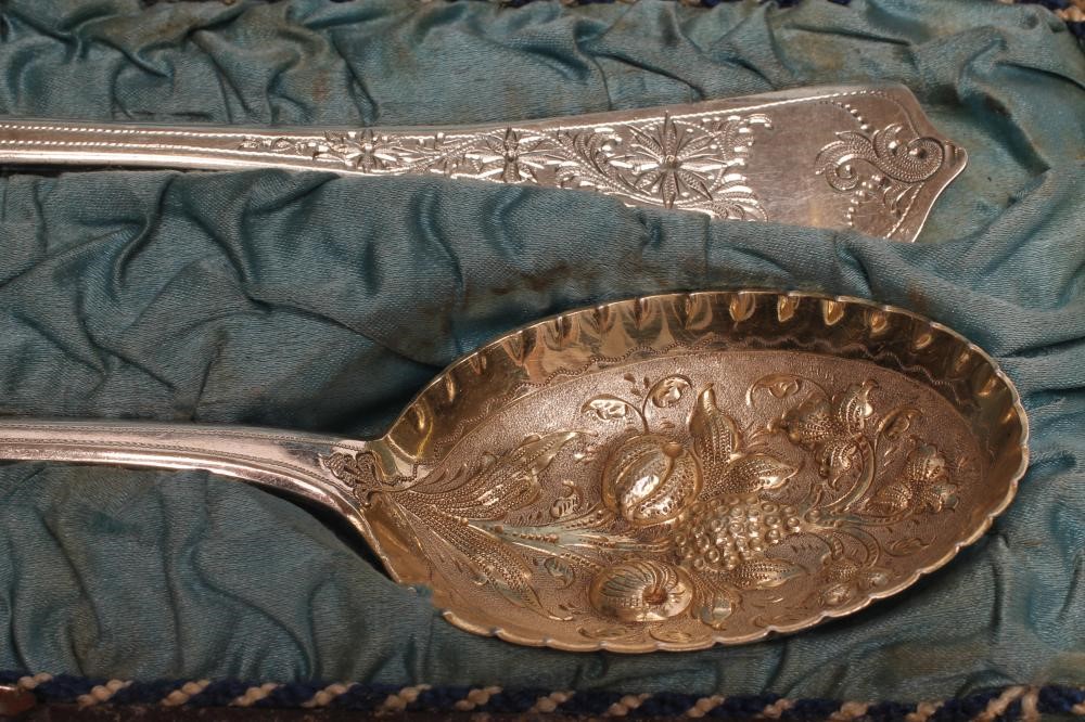 A PAIR OF GEORGE IV SILVER DOG NOSE TABLESPOONS Image