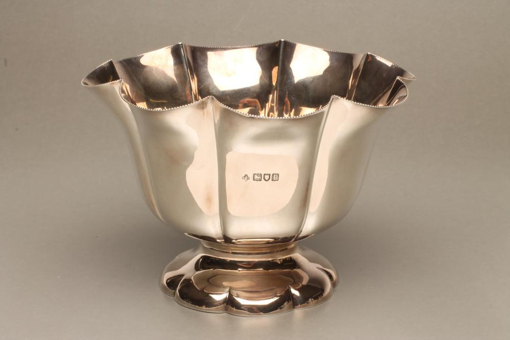AN EDWARDIAN SILVER ROSE BOWL Image